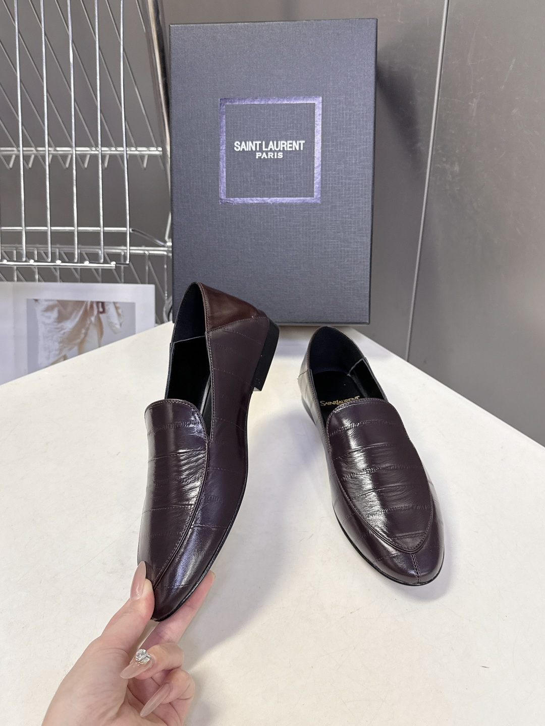 Saint Laurent圣罗兰经典乐福小皮鞋 超级超级无敌火爆的一个款这款我们家每个版面的五金扣都要开