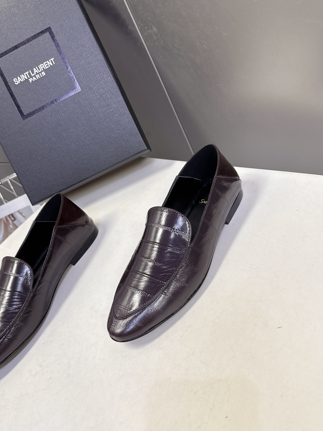 Saint Laurent圣罗兰经典乐福小皮鞋 超级超级无敌火爆的一个款这款我们家每个版面的五金扣都要开