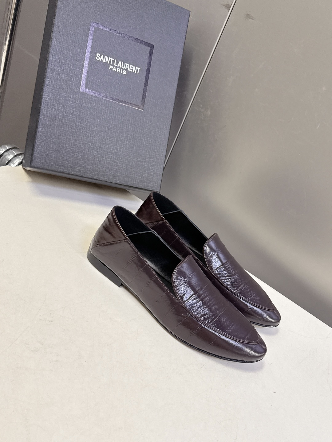 Saint Laurent圣罗兰经典乐福小皮鞋 超级超级无敌火爆的一个款这款我们家每个版面的五金扣都要开