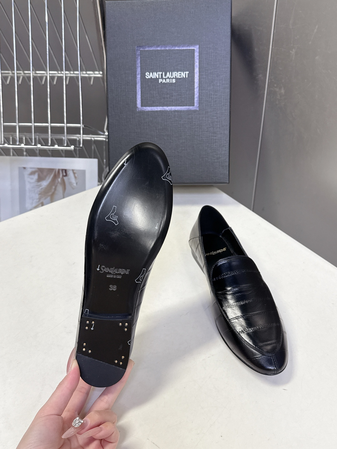 Saint Laurent圣罗兰经典乐福小皮鞋 超级超级无敌火爆的一个款这款我们家每个版面的五金扣都要开