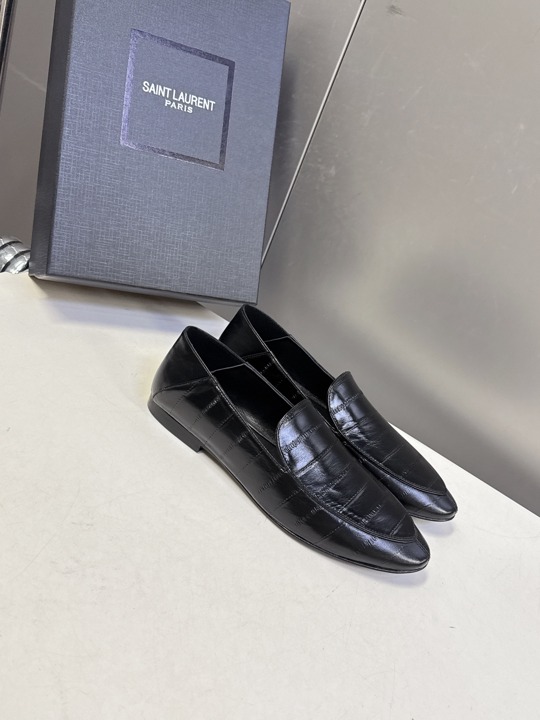 Saint Laurent圣罗兰经典乐福小皮鞋 超级超级无敌火爆的一个款这款我们家每个版面的五金扣都要开