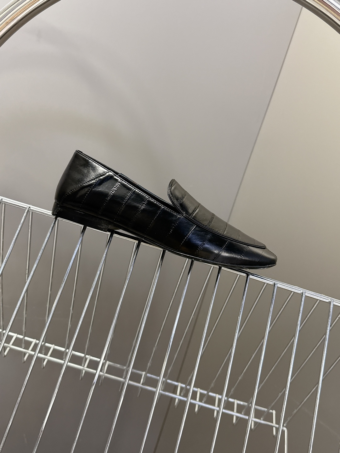 Saint Laurent圣罗兰经典乐福小皮鞋 超级超级无敌火爆的一个款这款我们家每个版面的五金扣都要开