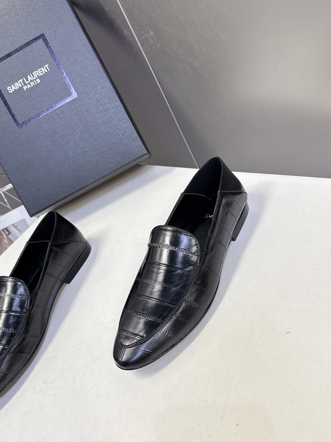 Saint Laurent圣罗兰经典乐福小皮鞋 超级超级无敌火爆的一个款这款我们家每个版面的五金扣都要开