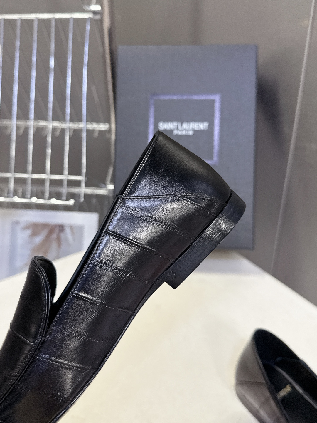 Saint Laurent圣罗兰经典乐福小皮鞋 超级超级无敌火爆的一个款这款我们家每个版面的五金扣都要开