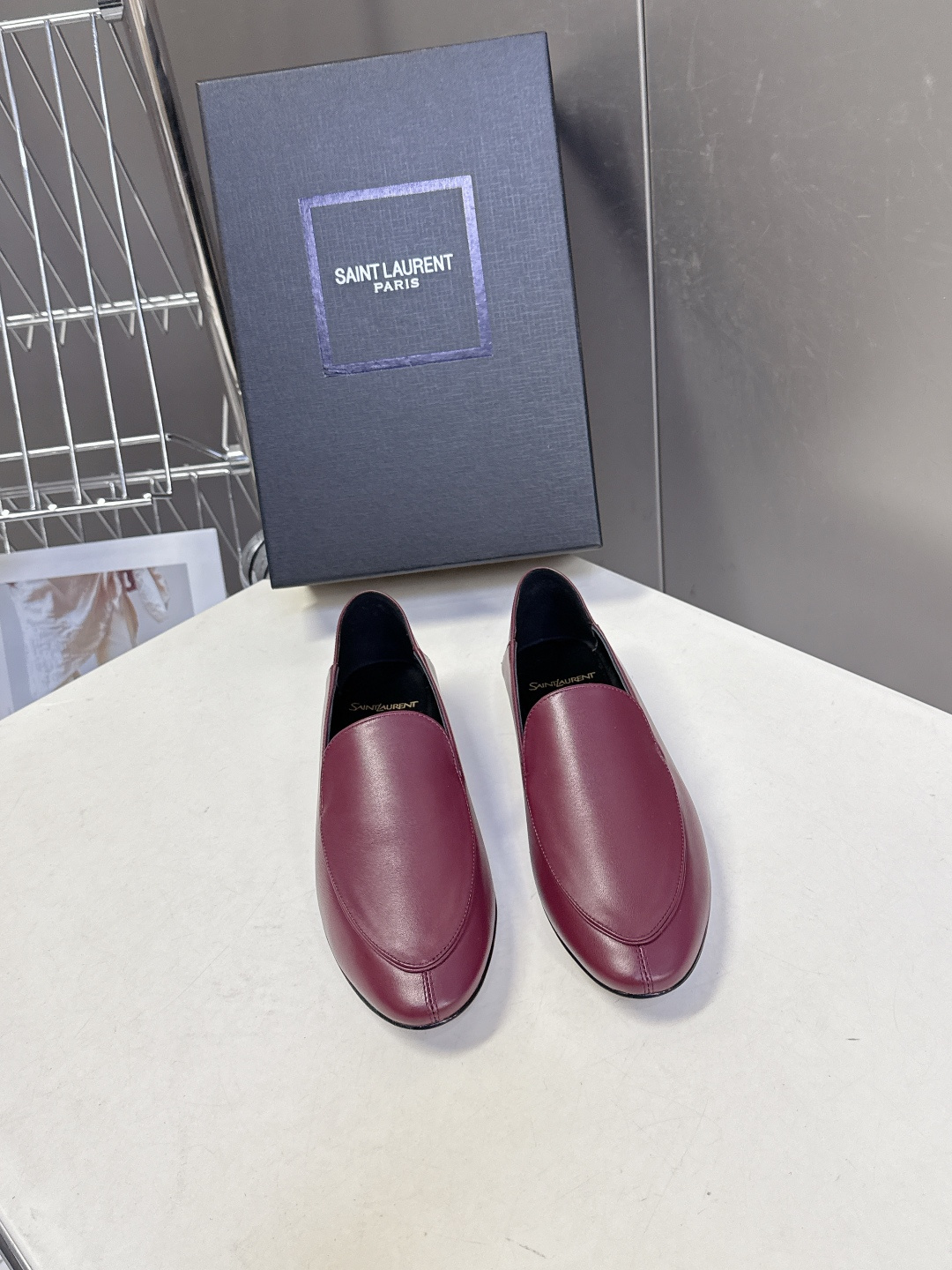 Saint Laurent圣罗兰经典乐福小皮鞋 超级超级无敌火爆的一个款这款我们家每个版面的五金扣都要开