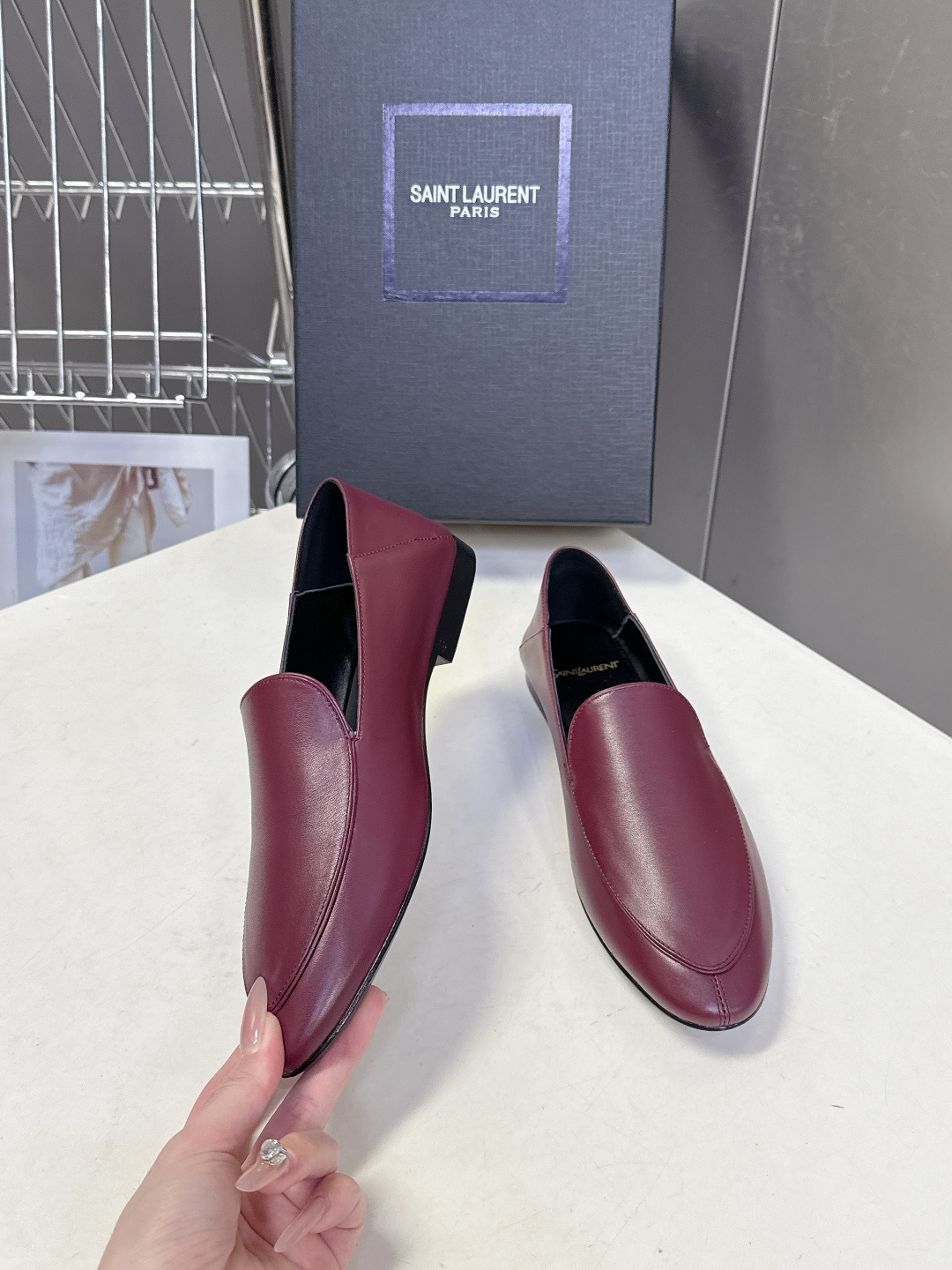 Saint Laurent圣罗兰经典乐福小皮鞋 超级超级无敌火爆的一个款这款我们家每个版面的五金扣都要开