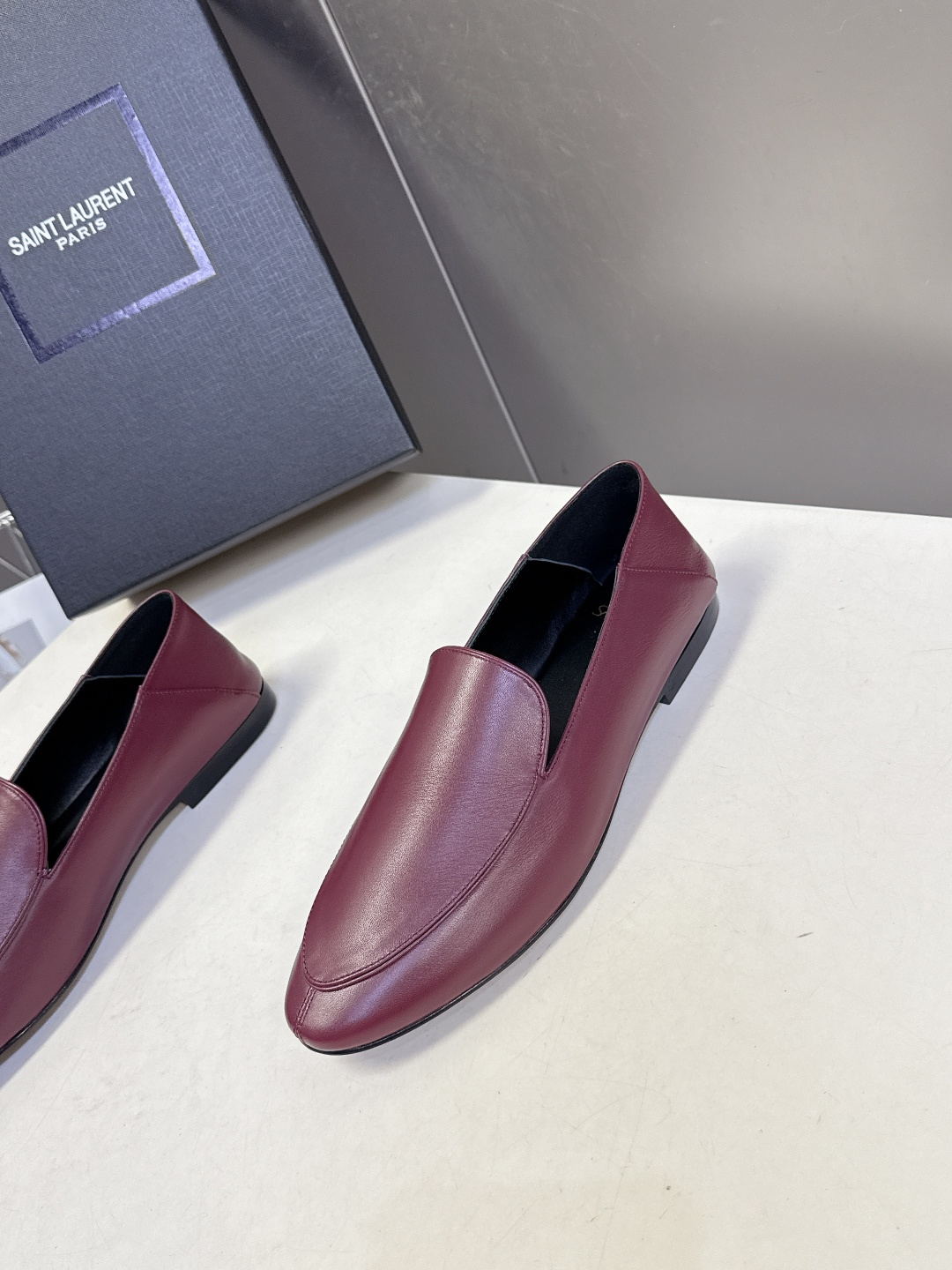 Saint Laurent圣罗兰经典乐福小皮鞋 超级超级无敌火爆的一个款这款我们家每个版面的五金扣都要开