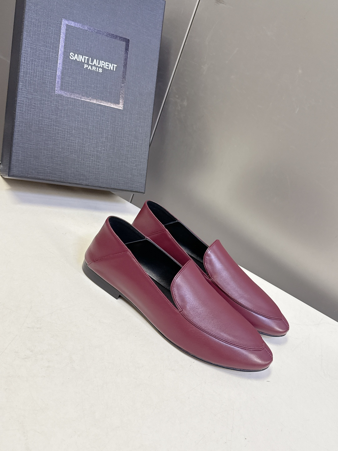 Saint Laurent圣罗兰经典乐福小皮鞋 超级超级无敌火爆的一个款这款我们家每个版面的五金扣都要开