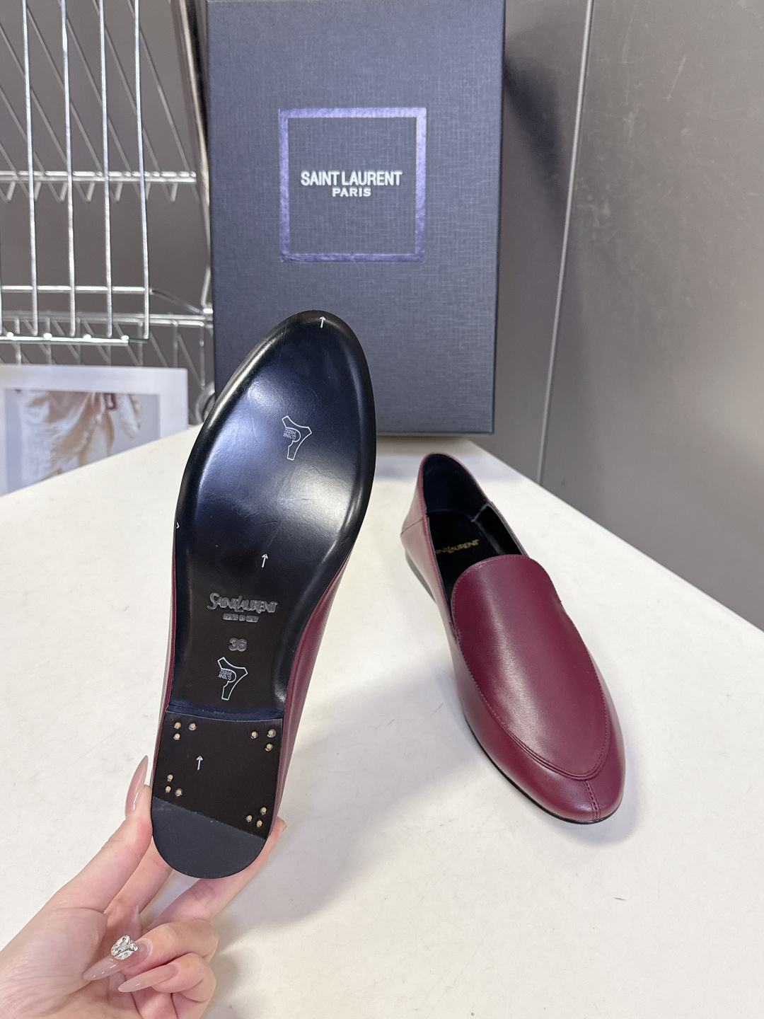 Saint Laurent圣罗兰经典乐福小皮鞋 超级超级无敌火爆的一个款这款我们家每个版面的五金扣都要开