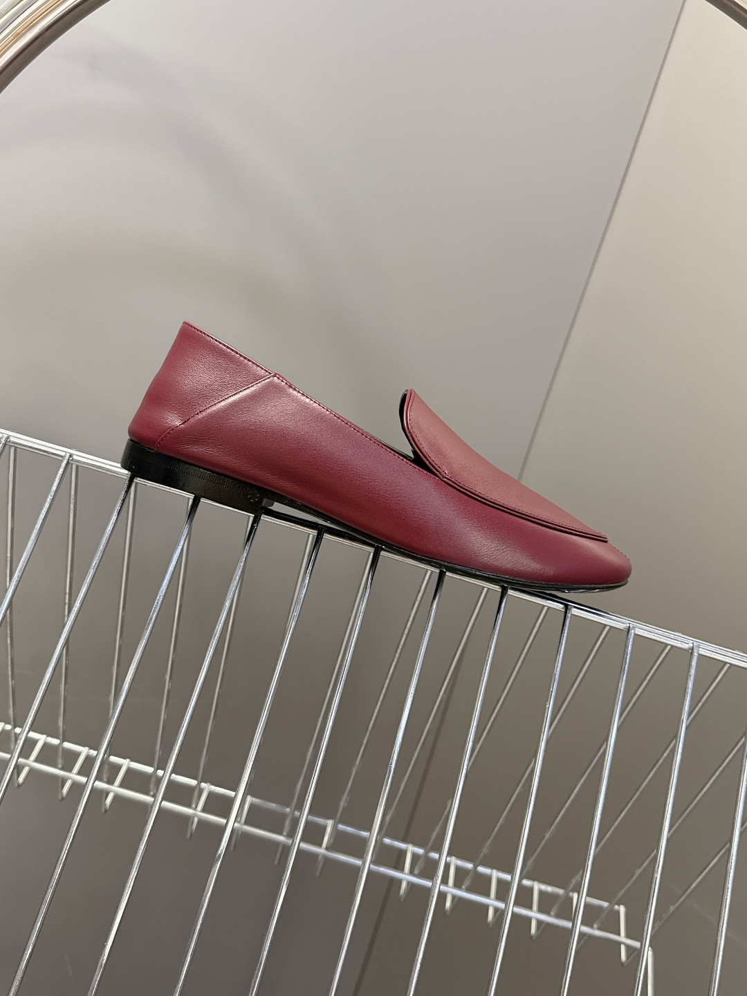 Saint Laurent圣罗兰经典乐福小皮鞋 超级超级无敌火爆的一个款这款我们家每个版面的五金扣都要开