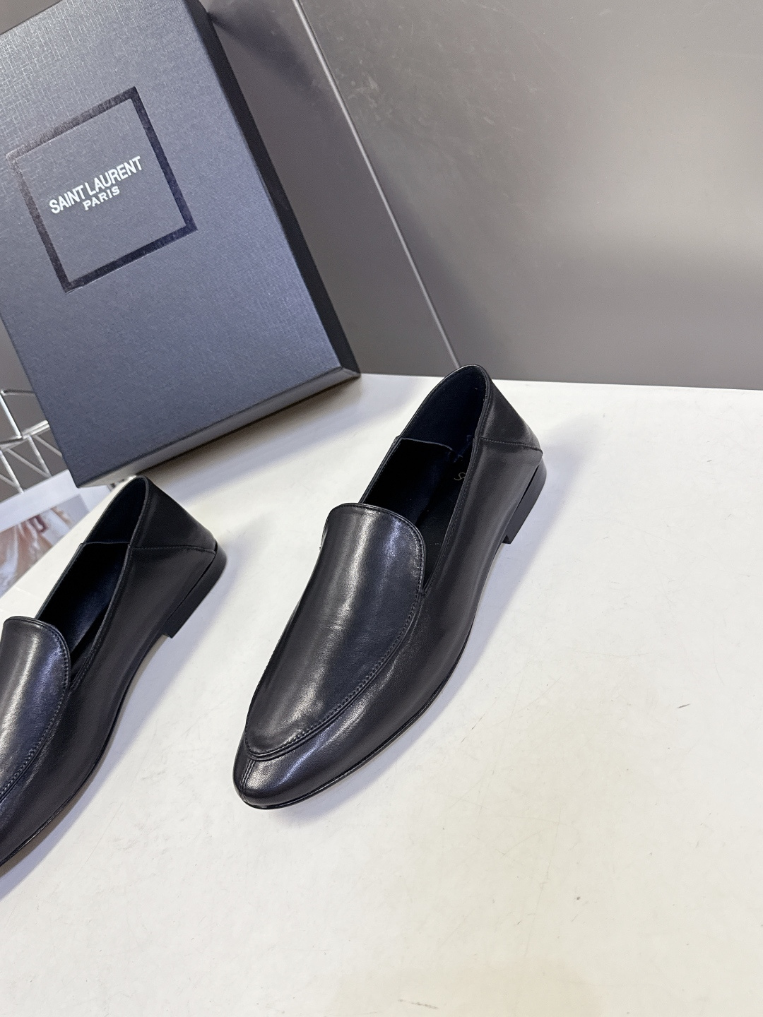 Saint Laurent圣罗兰经典乐福小皮鞋 超级超级无敌火爆的一个款这款我们家每个版面的五金扣都要开