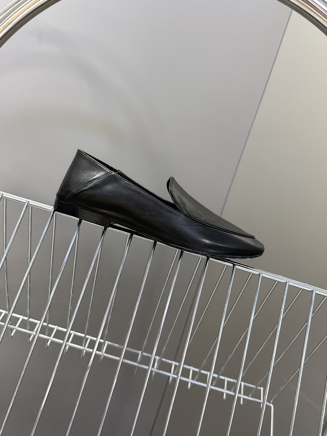 Saint Laurent圣罗兰经典乐福小皮鞋 超级超级无敌火爆的一个款这款我们家每个版面的五金扣都要开