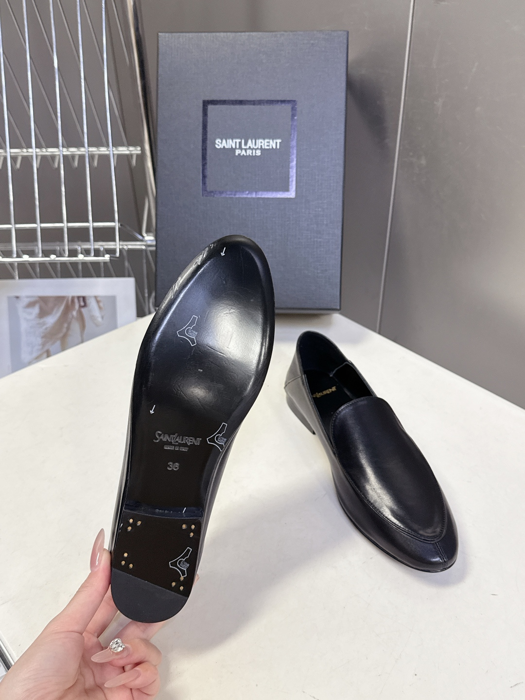 Saint Laurent圣罗兰经典乐福小皮鞋 超级超级无敌火爆的一个款这款我们家每个版面的五金扣都要开