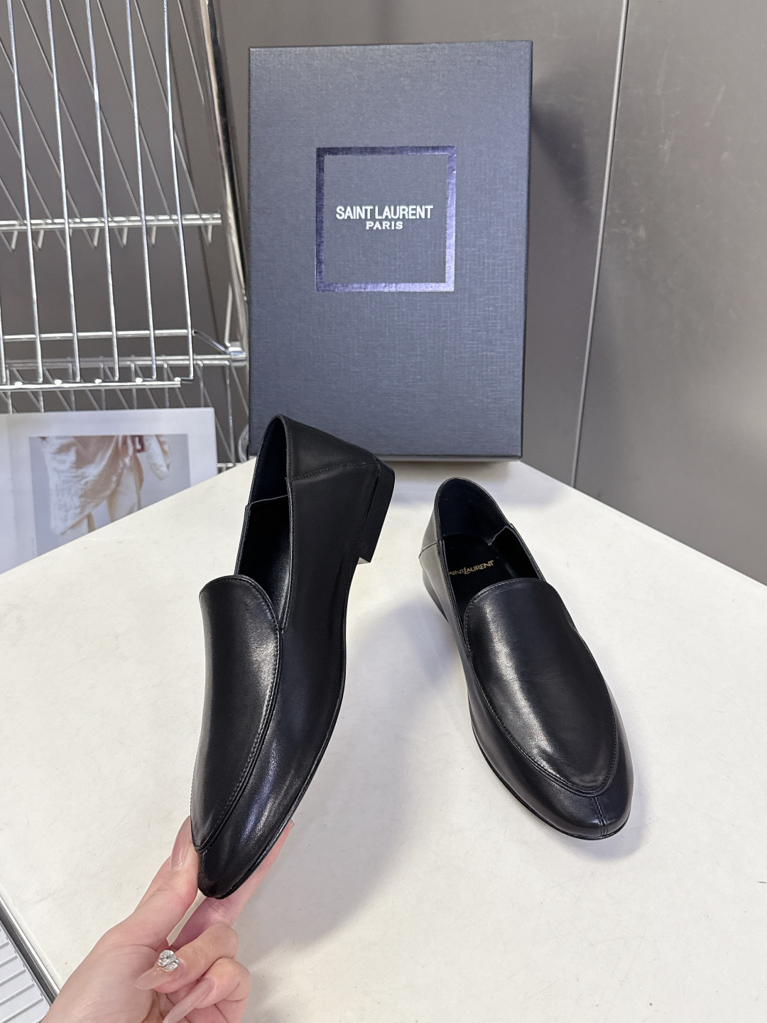Saint Laurent圣罗兰经典乐福小皮鞋 超级超级无敌火爆的一个款这款我们家每个版面的五金扣都要开