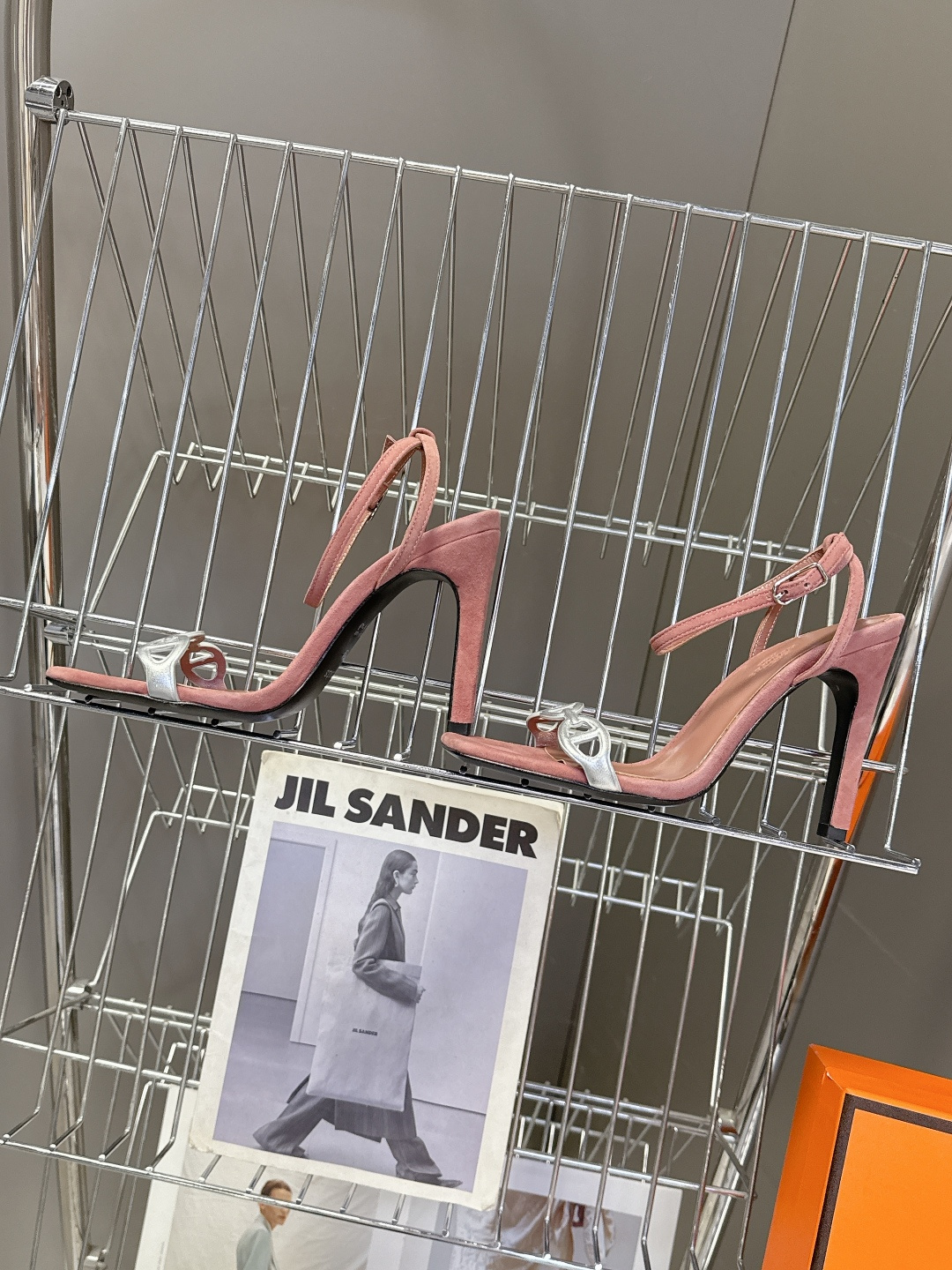 Hermes爱马仕2026春夏最新款猪鼻子高跟鞋 柜柜超难配货 经典的方头版型 搭配极具辨识度logo 