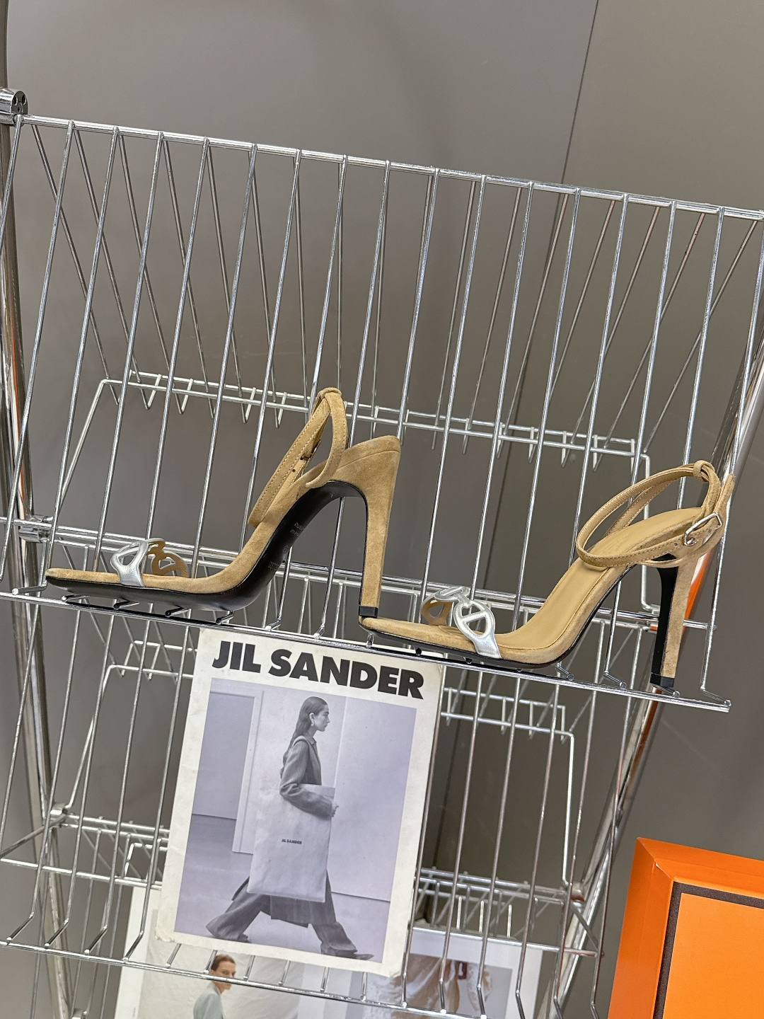 Hermes爱马仕2026春夏最新款猪鼻子高跟鞋 柜柜超难配货 经典的方头版型 搭配极具辨识度logo 