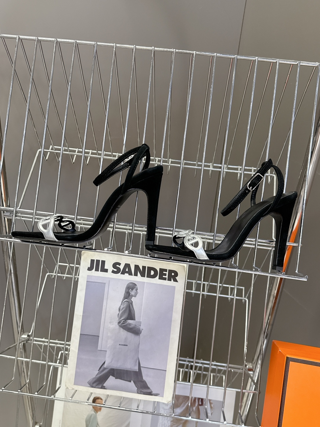 Hermes爱马仕2026春夏最新款猪鼻子高跟鞋 柜柜超难配货 经典的方头版型 搭配极具辨识度logo 