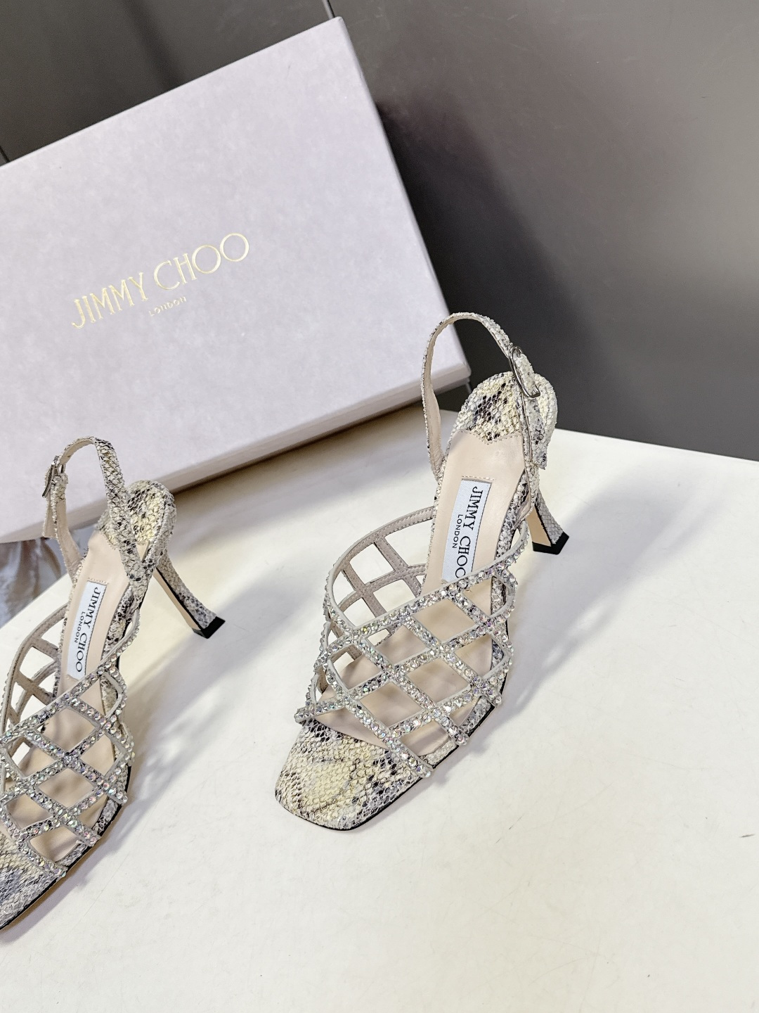 jimmy choo吉米周春夏最新款带钻时装鞋 超多明星时尚博主种草 每个女孩鞋柜都必须有一双JC时装鞋