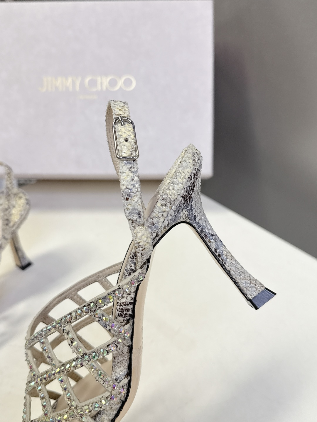 jimmy choo吉米周春夏最新款带钻时装鞋 超多明星时尚博主种草 每个女孩鞋柜都必须有一双JC时装鞋