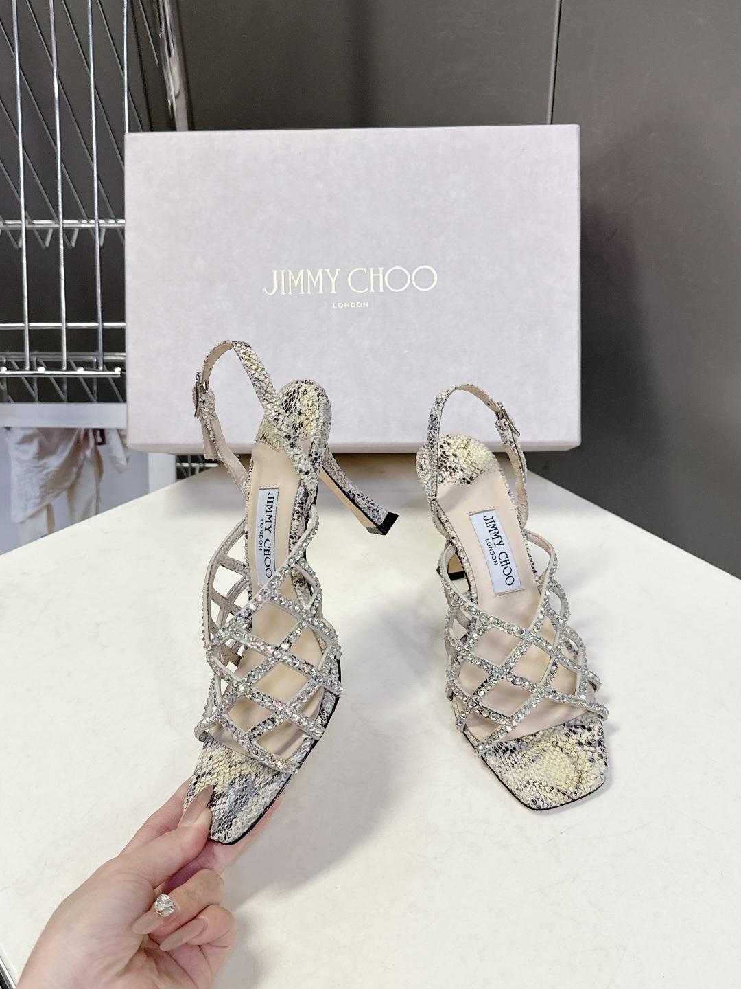 jimmy choo吉米周春夏最新款带钻时装鞋 超多明星时尚博主种草 每个女孩鞋柜都必须有一双JC时装鞋