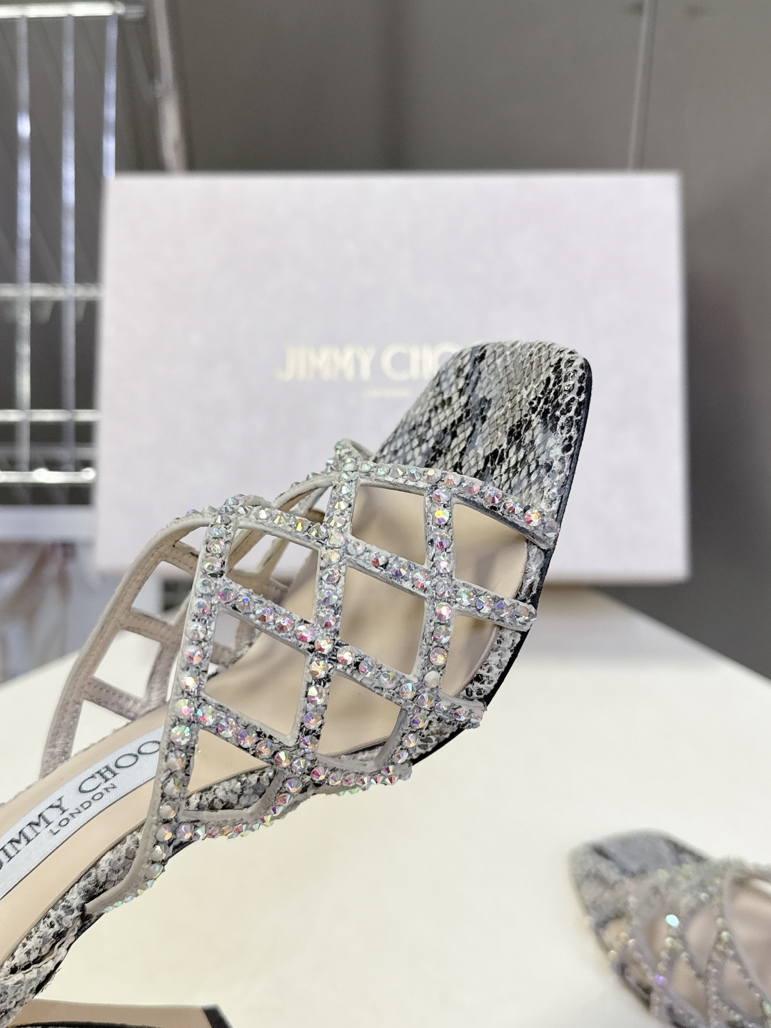 jimmy choo吉米周春夏最新款带钻时装鞋 超多明星时尚博主种草 每个女孩鞋柜都必须有一双JC时装鞋