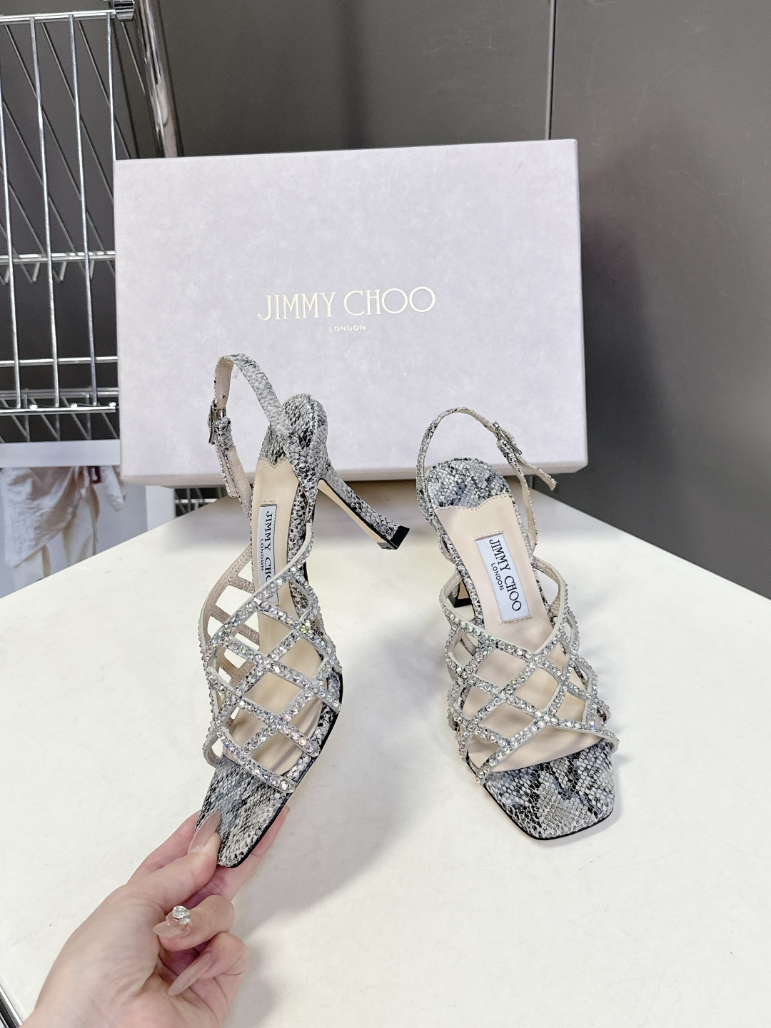 jimmy choo吉米周春夏最新款带钻时装鞋 超多明星时尚博主种草 每个女孩鞋柜都必须有一双JC时装鞋