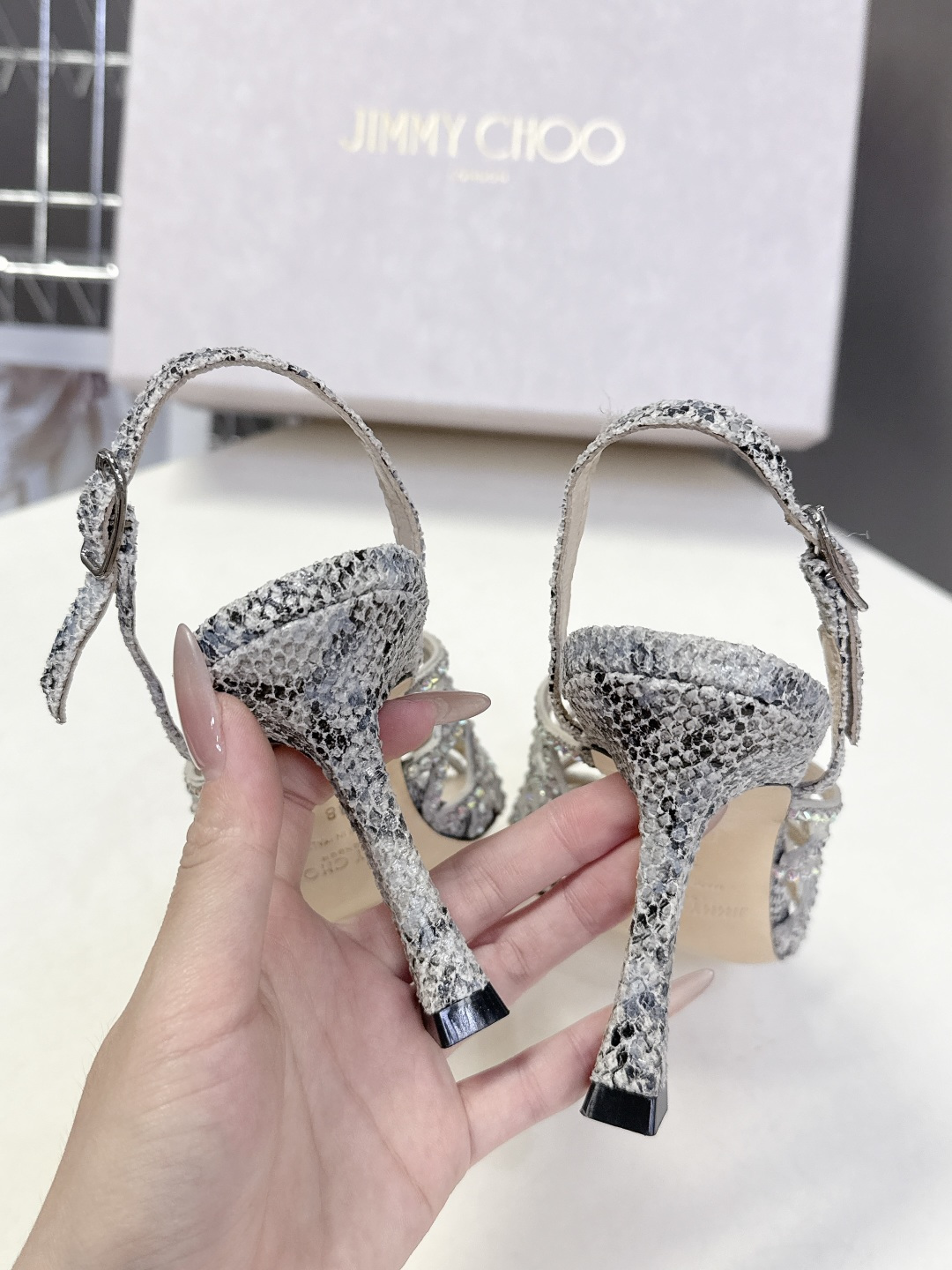 jimmy choo吉米周春夏最新款带钻时装鞋 超多明星时尚博主种草 每个女孩鞋柜都必须有一双JC时装鞋