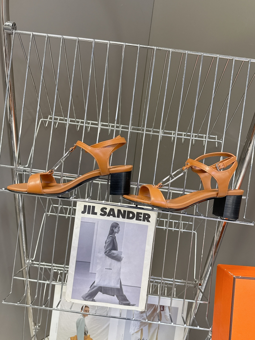 Hermes爱马仕2026春夏最新款H拖凉鞋 柜柜超难配货 经典的方头版型 搭配极具辨识度H形状五金扣 