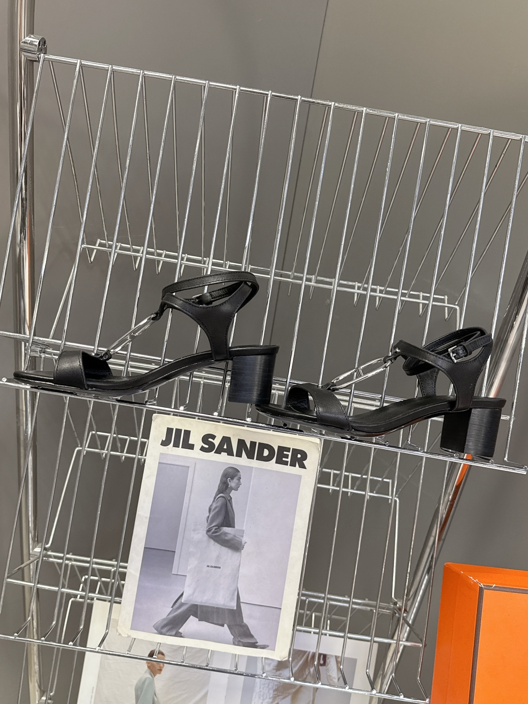 Hermes爱马仕2026春夏最新款H拖凉鞋 柜柜超难配货 经典的方头版型 搭配极具辨识度H形状五金扣 