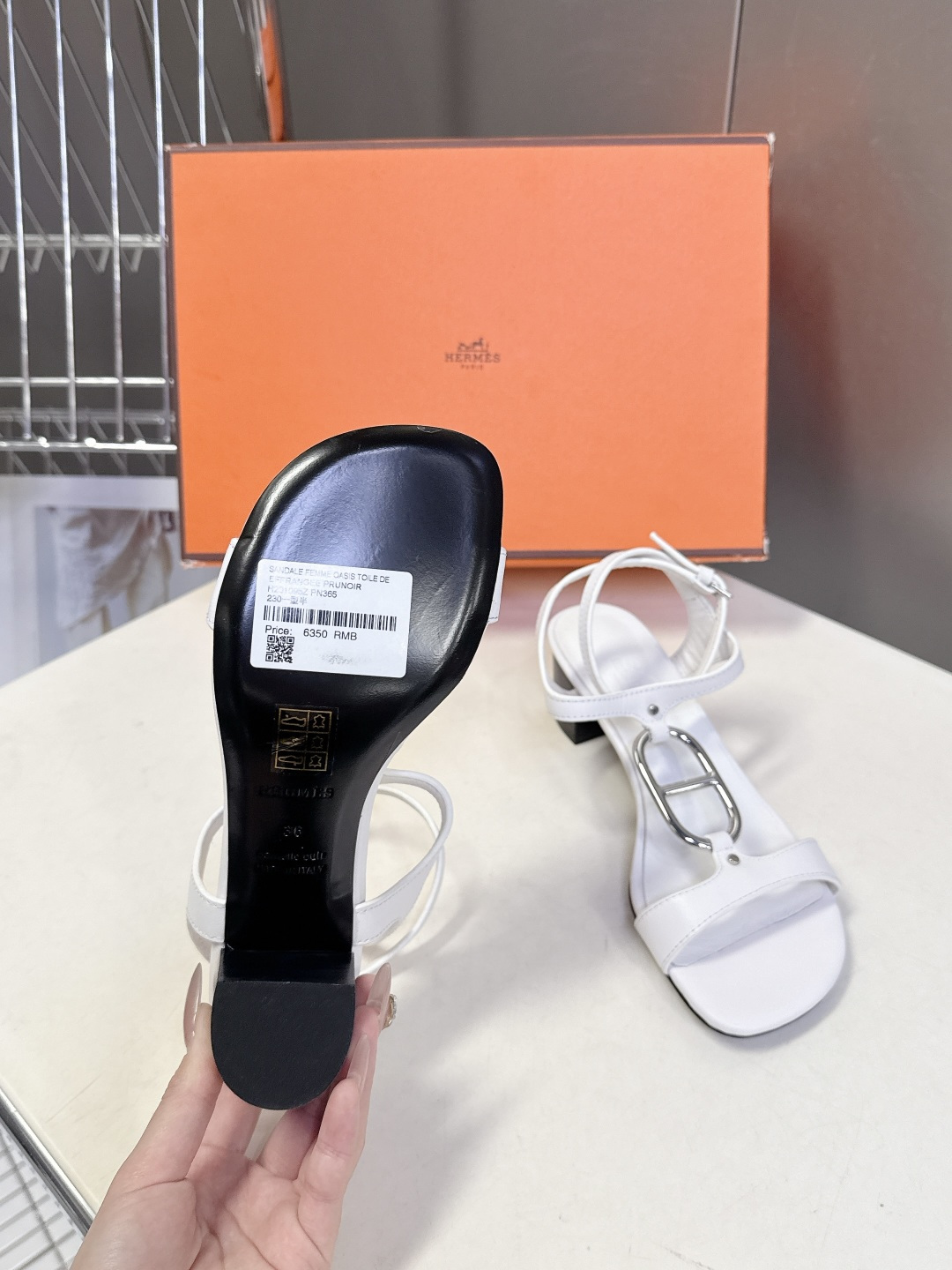Hermes爱马仕2026春夏最新款H拖凉鞋 柜柜超难配货 经典的方头版型 搭配极具辨识度H形状五金扣 