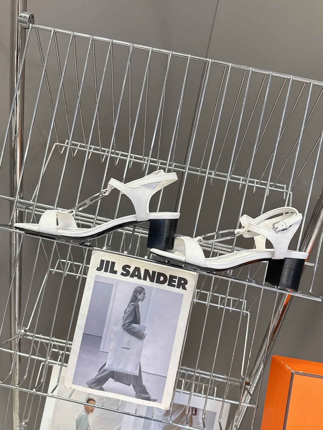 Hermes爱马仕2026春夏最新款H拖凉鞋 柜柜超难配货 经典的方头版型 搭配极具辨识度H形状五金扣 