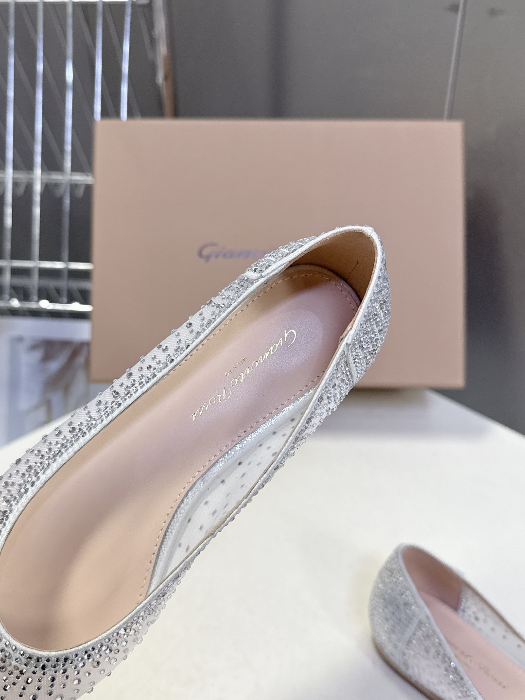 吉安维托·罗西Gianvito rossi 春夏最新款水晶鞋 仙女鞋 超多明星网红种草 鞋面进口高透气网