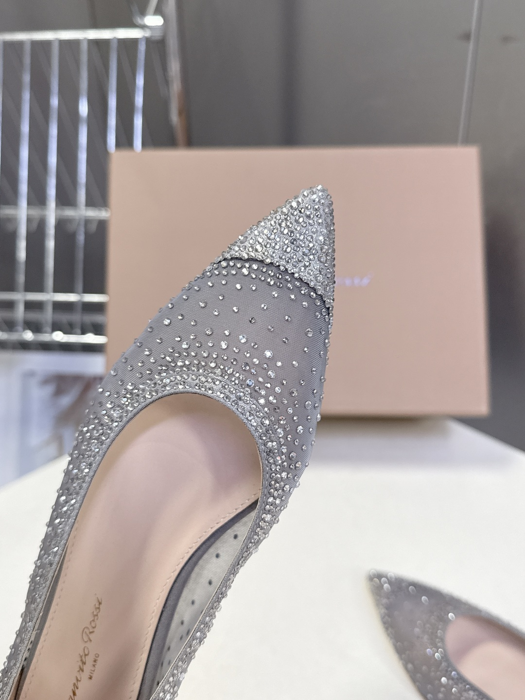 吉安维托·罗西Gianvito rossi 春夏最新款水晶鞋 仙女鞋 超多明星网红种草 鞋面进口高透气网