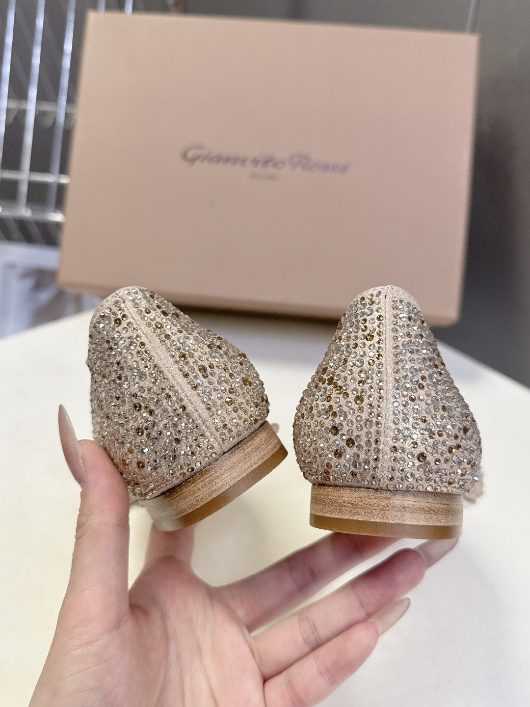 吉安维托·罗西Gianvito rossi 春夏最新款水晶鞋 仙女鞋 超多明星网红种草 鞋面进口高透气网