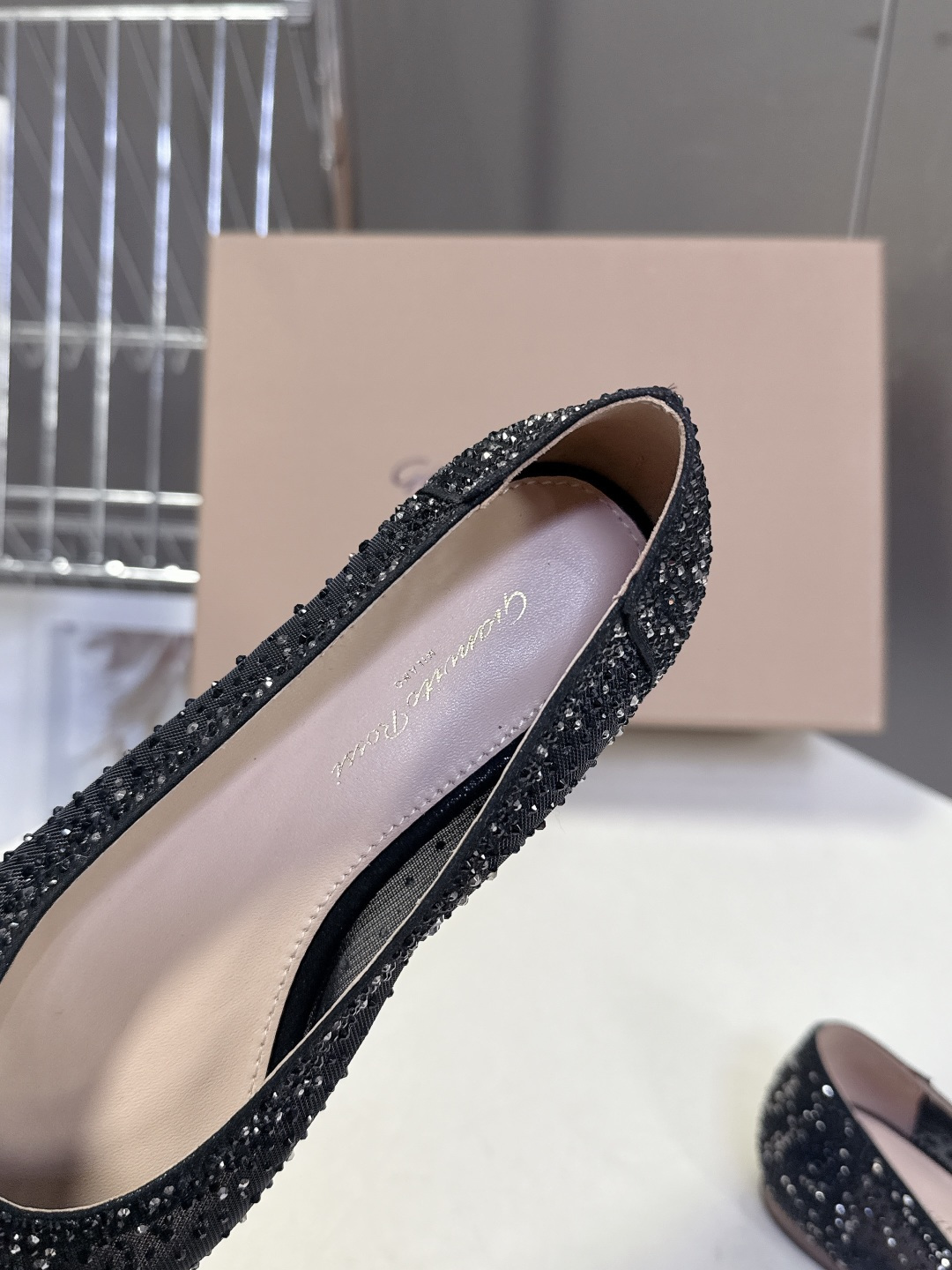 吉安维托·罗西Gianvito rossi 春夏最新款水晶鞋 仙女鞋 超多明星网红种草 鞋面进口高透气网