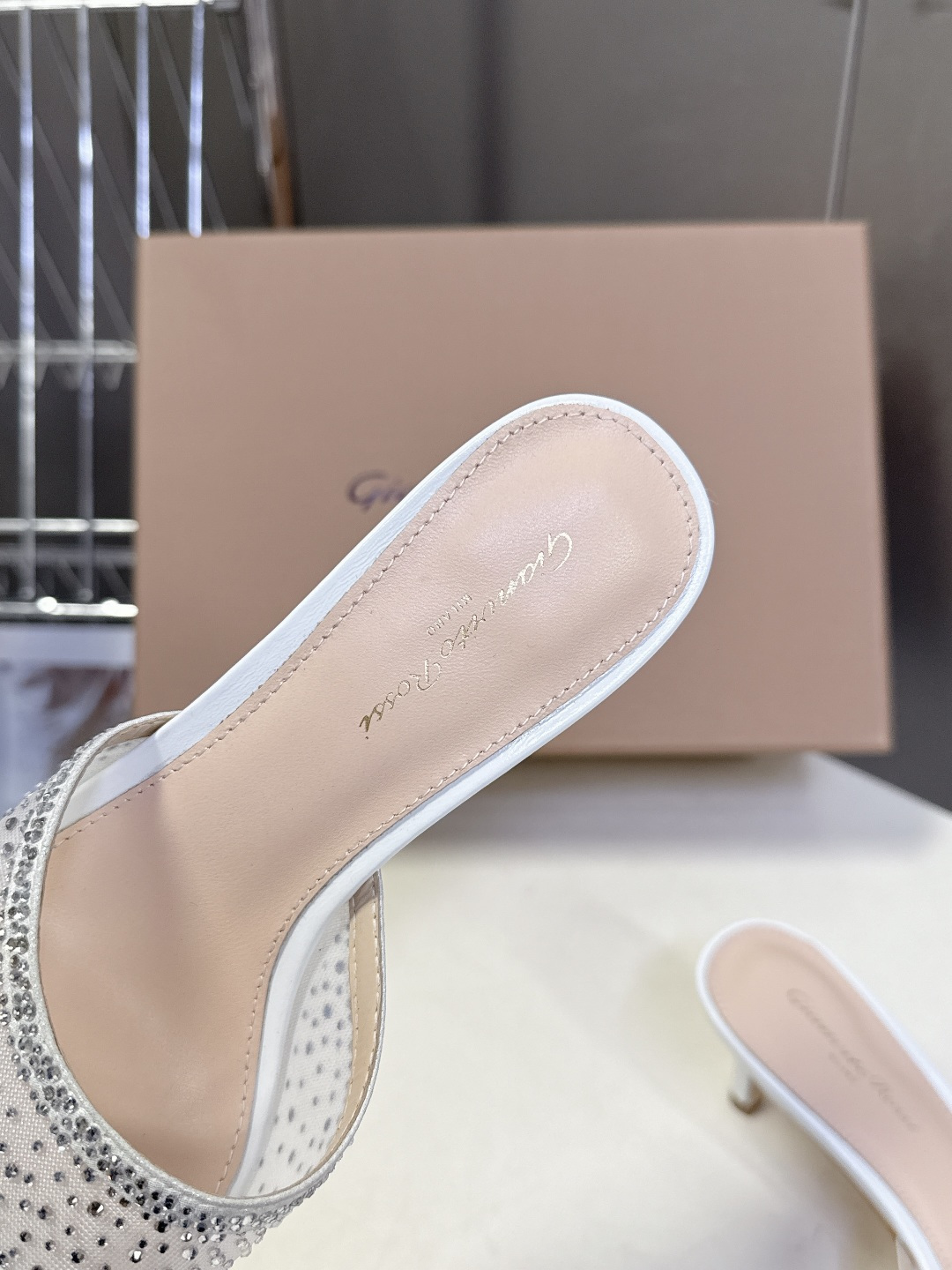 吉安维托·罗西Gianvito rossi 春夏最新款水晶鞋 仙女鞋 超多明星网红种草 鞋面进口高透气网