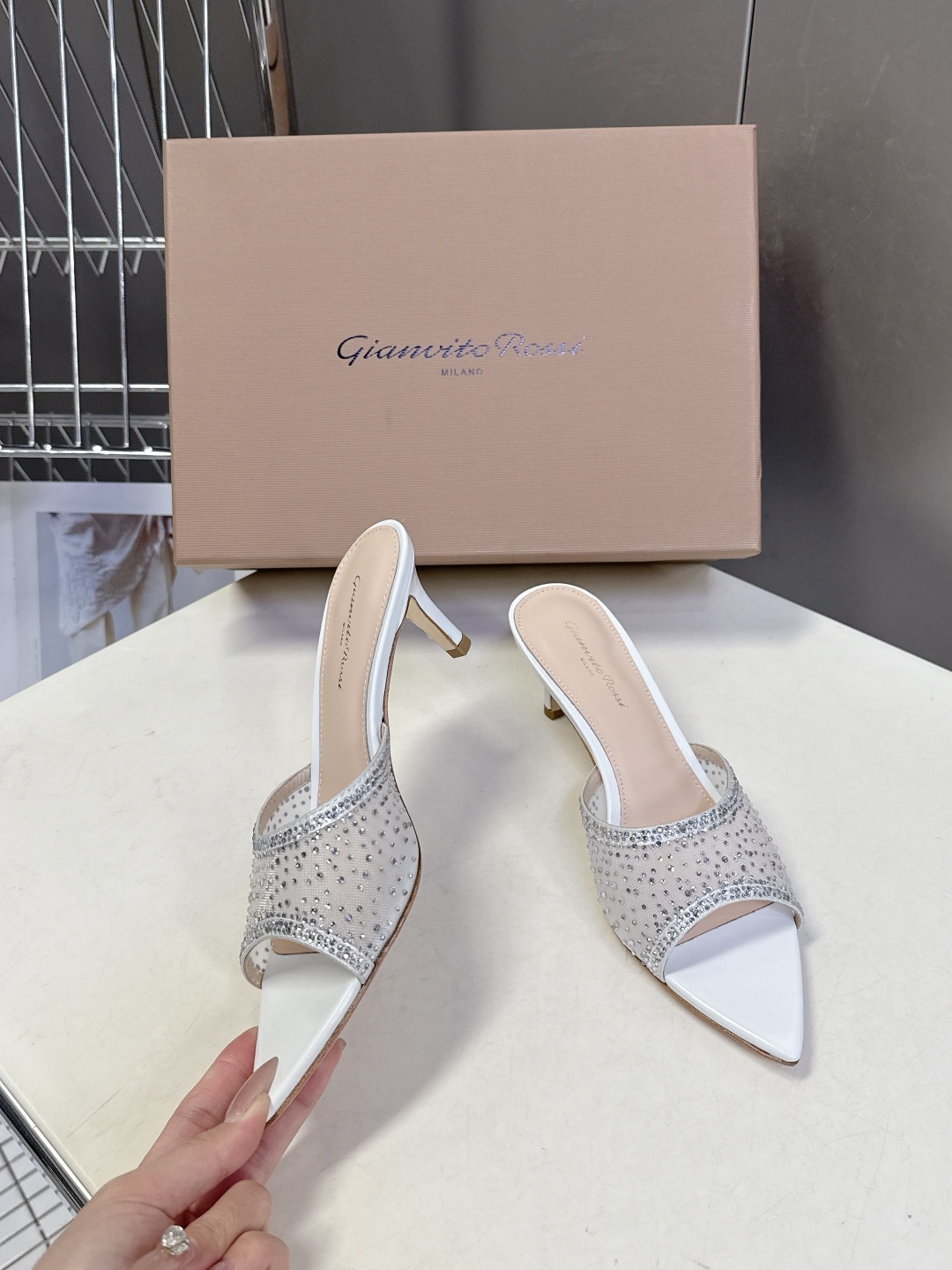 吉安维托·罗西Gianvito rossi 春夏最新款水晶鞋 仙女鞋 超多明星网红种草 鞋面进口高透气网