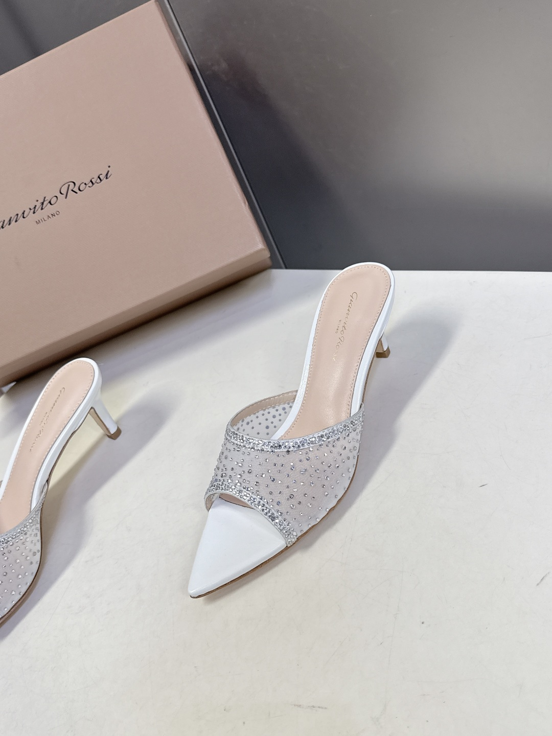 吉安维托·罗西Gianvito rossi 春夏最新款水晶鞋 仙女鞋 超多明星网红种草 鞋面进口高透气网