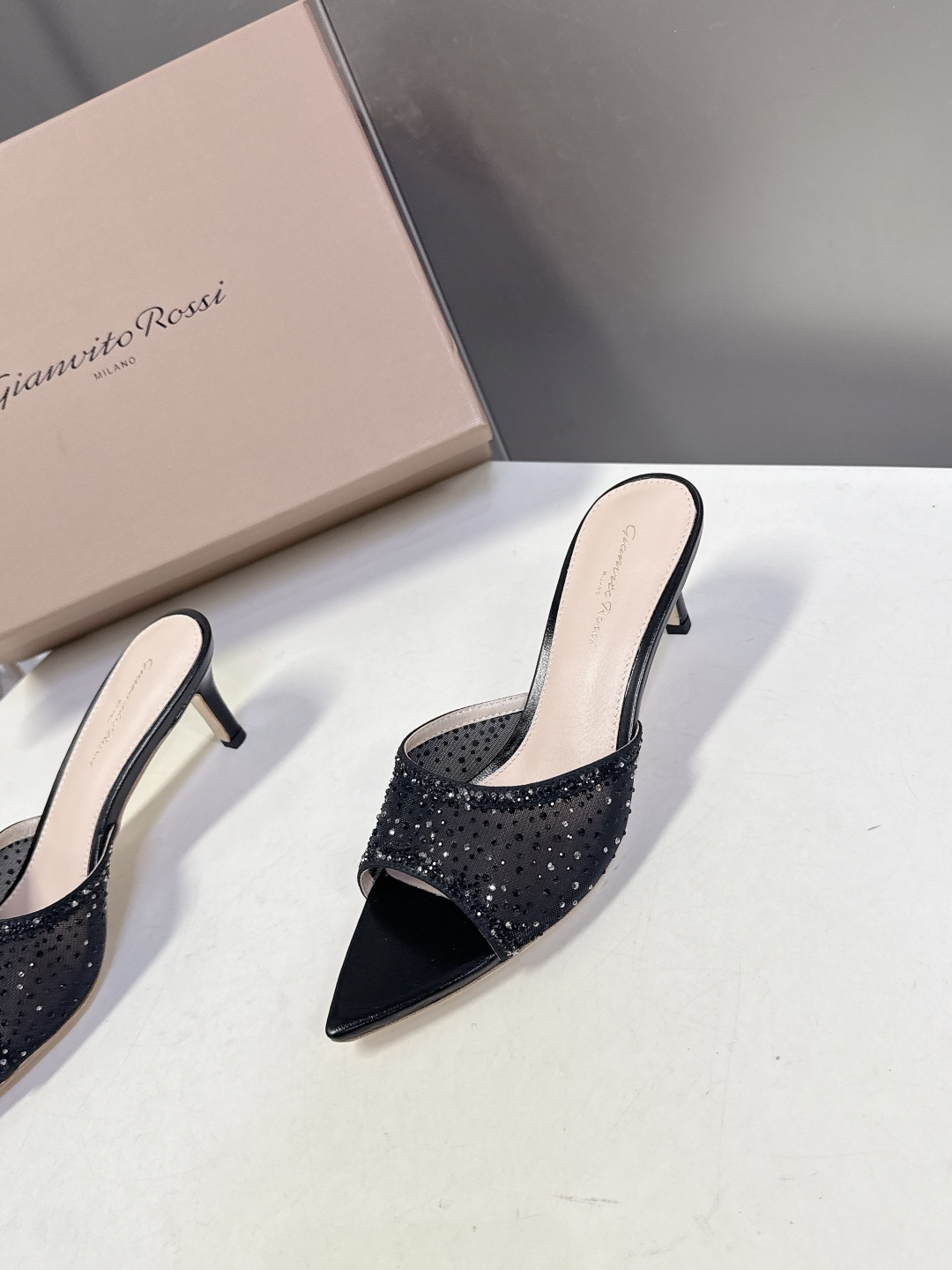 吉安维托·罗西Gianvito rossi 春夏最新款水晶鞋 仙女鞋 超多明星网红种草 鞋面进口高透气网