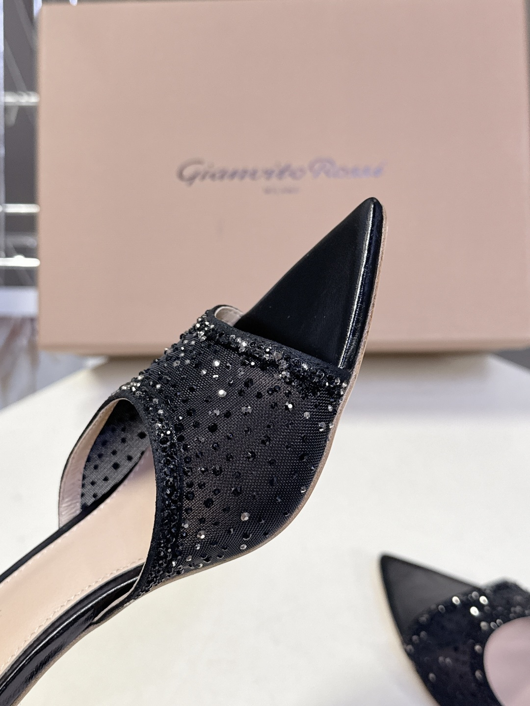 吉安维托·罗西Gianvito rossi 春夏最新款水晶鞋 仙女鞋 超多明星网红种草 鞋面进口高透气网