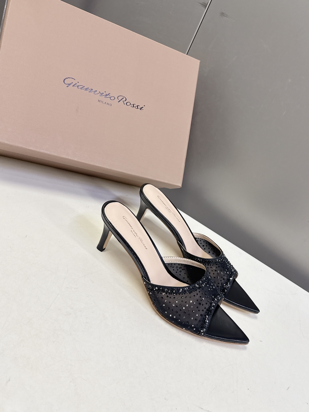 吉安维托·罗西Gianvito rossi 春夏最新款水晶鞋 仙女鞋 超多明星网红种草 鞋面进口高透气网