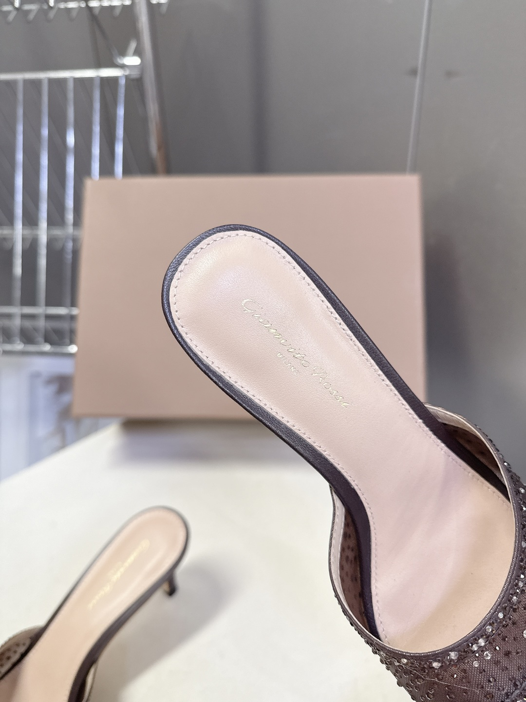 吉安维托·罗西Gianvito rossi 春夏最新款水晶鞋 仙女鞋 超多明星网红种草 鞋面进口高透气网