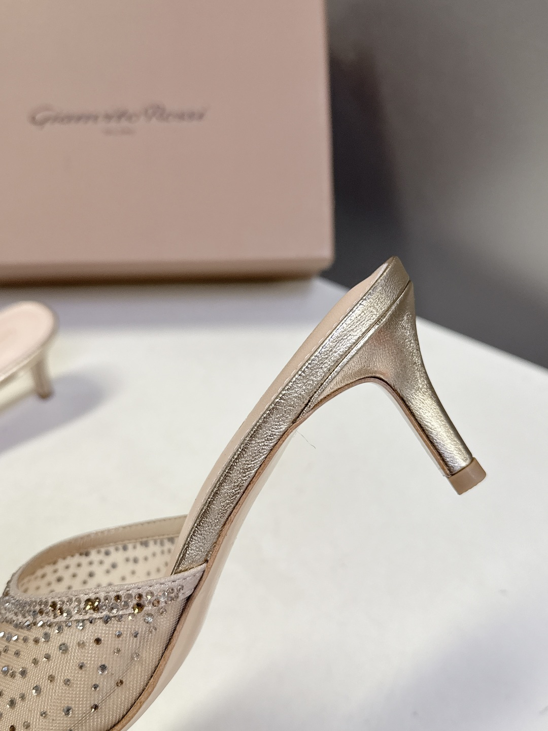 吉安维托·罗西Gianvito rossi 春夏最新款水晶鞋 仙女鞋 超多明星网红种草 鞋面进口高透气网