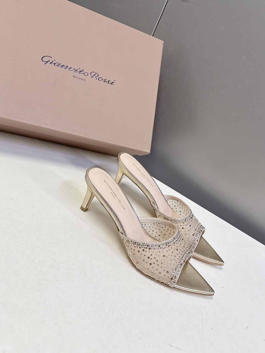 吉安维托·罗西Gianvito rossi 春夏最新款水晶鞋 仙女鞋 超多明星网红种草 鞋面进口高透气网