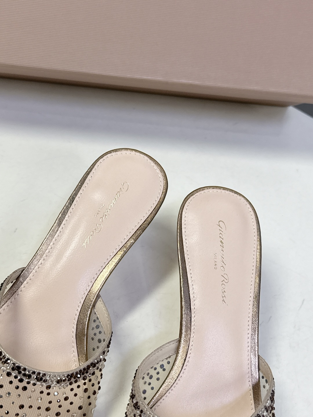 吉安维托·罗西Gianvito rossi 春夏最新款水晶鞋 仙女鞋 超多明星网红种草 鞋面进口高透气网