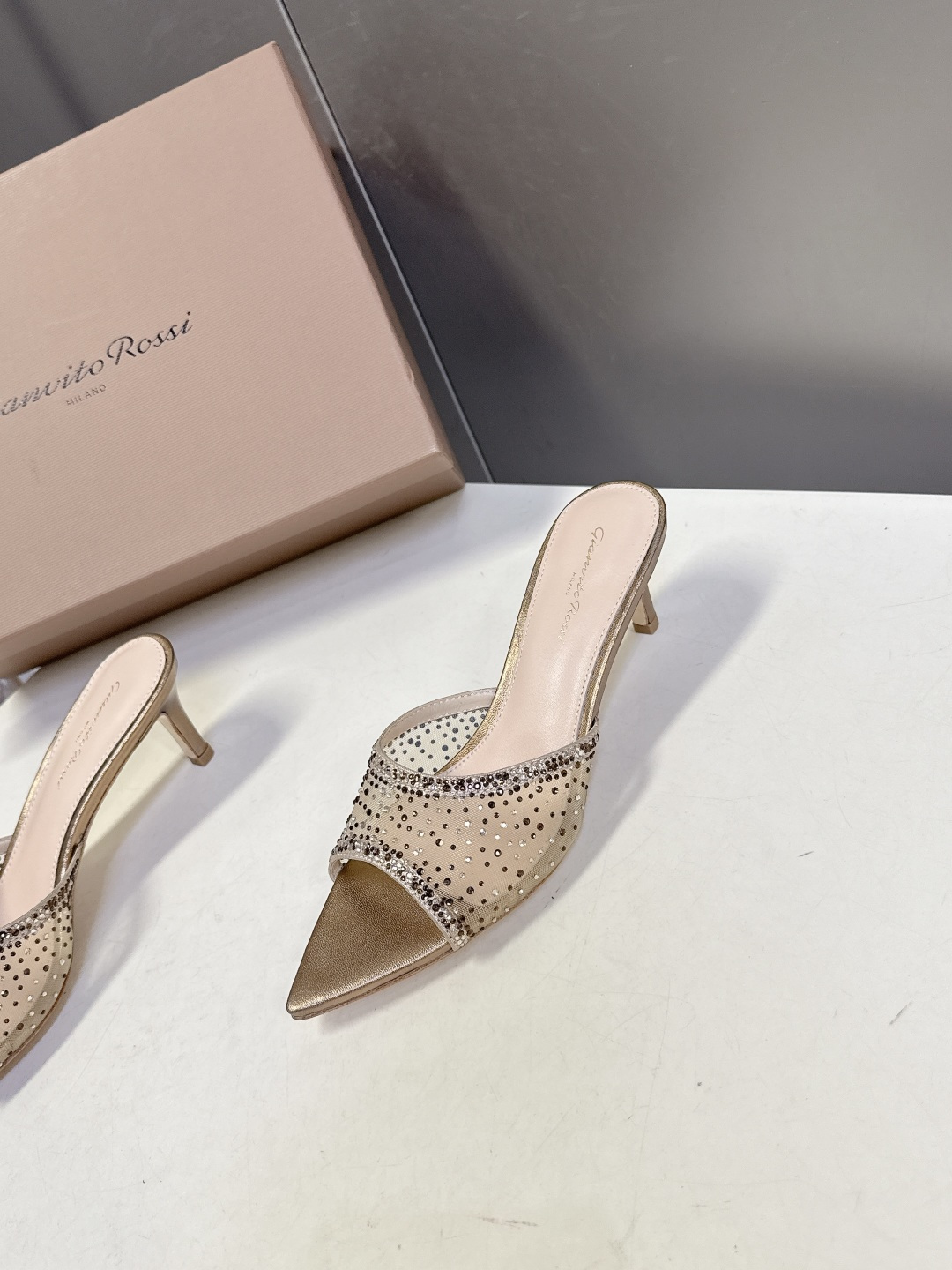 吉安维托·罗西Gianvito rossi 春夏最新款水晶鞋 仙女鞋 超多明星网红种草 鞋面进口高透气网