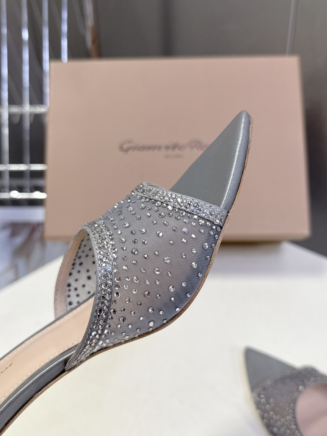 吉安维托·罗西Gianvito rossi 春夏最新款水晶鞋 仙女鞋 超多明星网红种草 鞋面进口高透气网