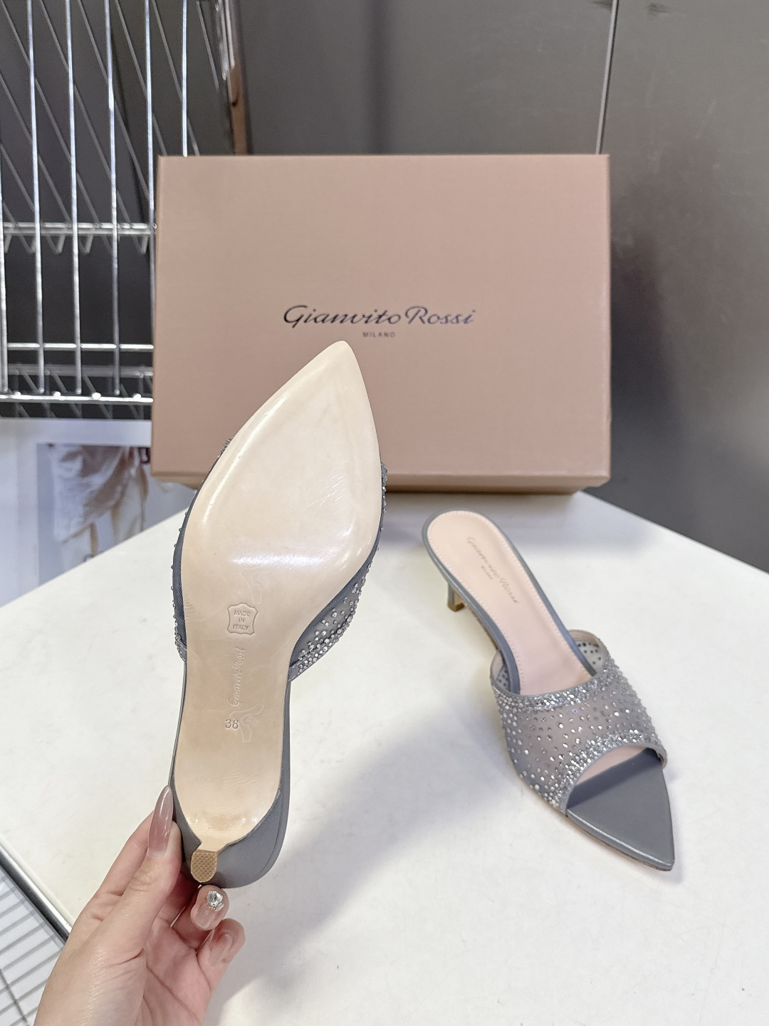 吉安维托·罗西Gianvito rossi 春夏最新款水晶鞋 仙女鞋 超多明星网红种草 鞋面进口高透气网