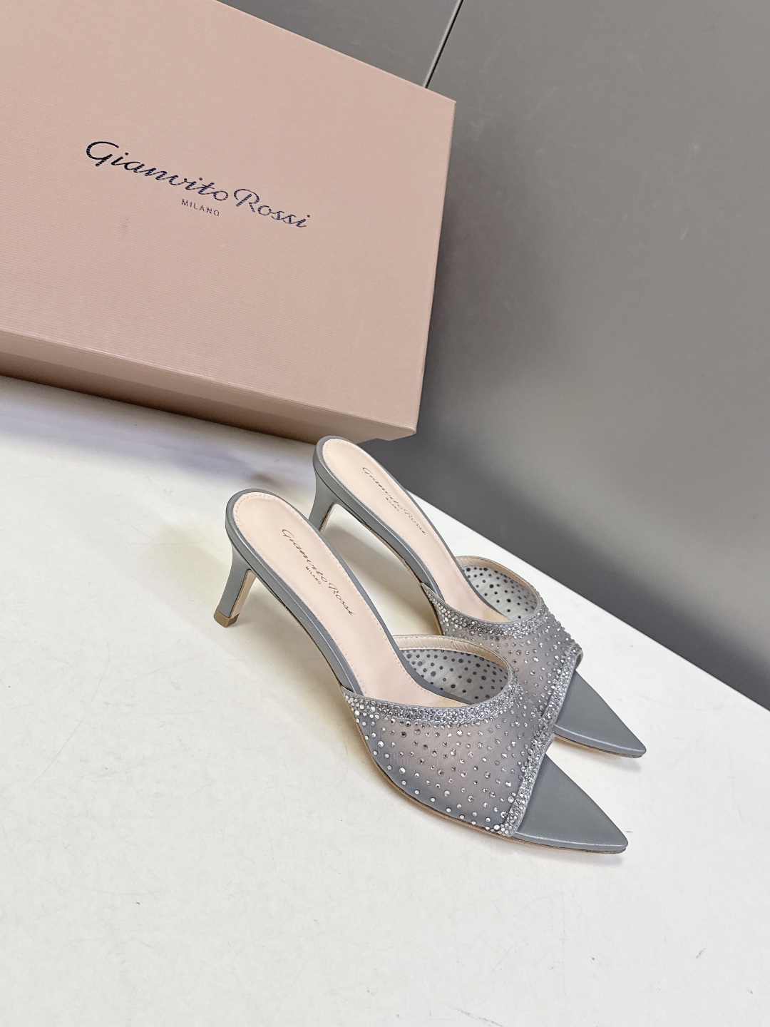 吉安维托·罗西Gianvito rossi 春夏最新款水晶鞋 仙女鞋 超多明星网红种草 鞋面进口高透气网