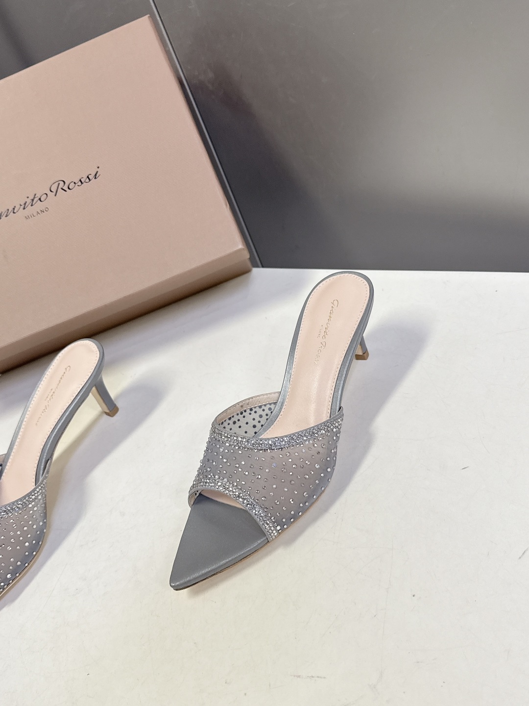 吉安维托·罗西Gianvito rossi 春夏最新款水晶鞋 仙女鞋 超多明星网红种草 鞋面进口高透气网